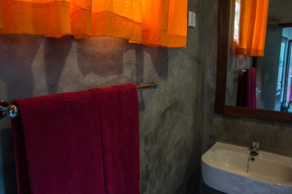 Sinharaja Hostel Deniyaya Chambre photo