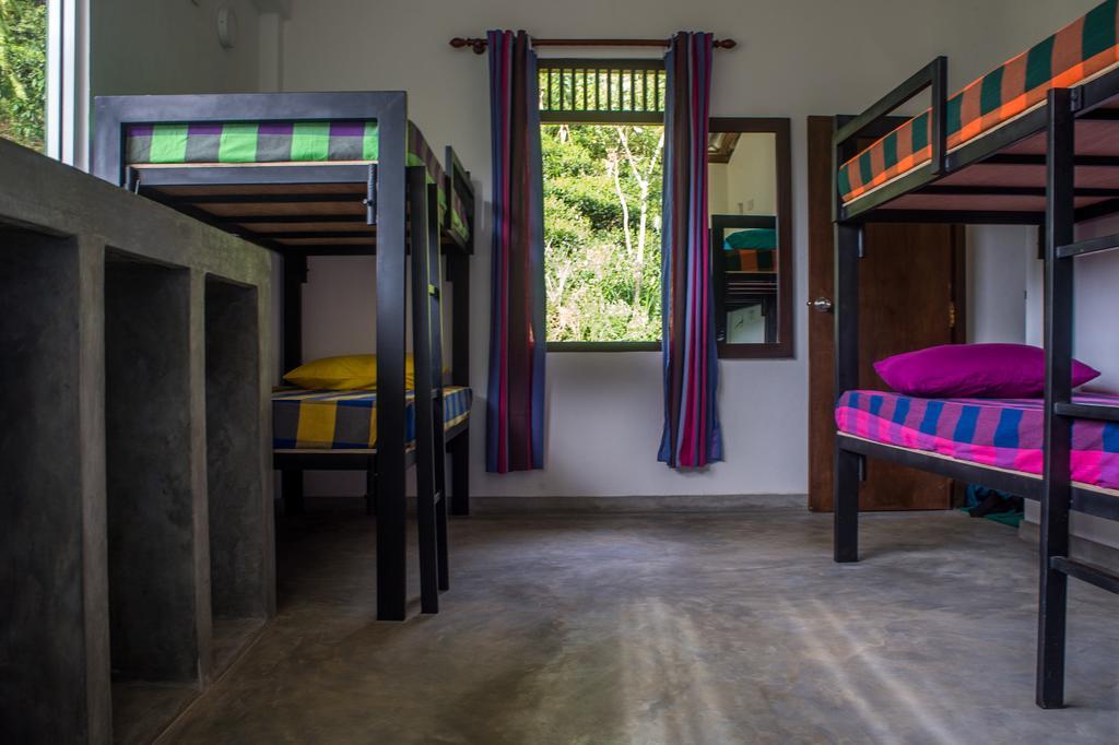 Sinharaja Hostel Deniyaya Chambre photo